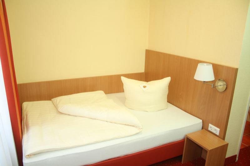 Hotel Posthof Sankt Wendel Room photo